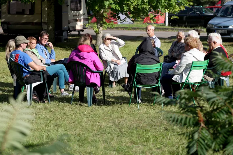 Lielā telts sanāksme Mazirbē