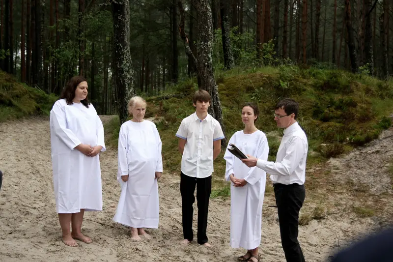Kristības Klapkalnciema jūrmalā - Tukuma draudze