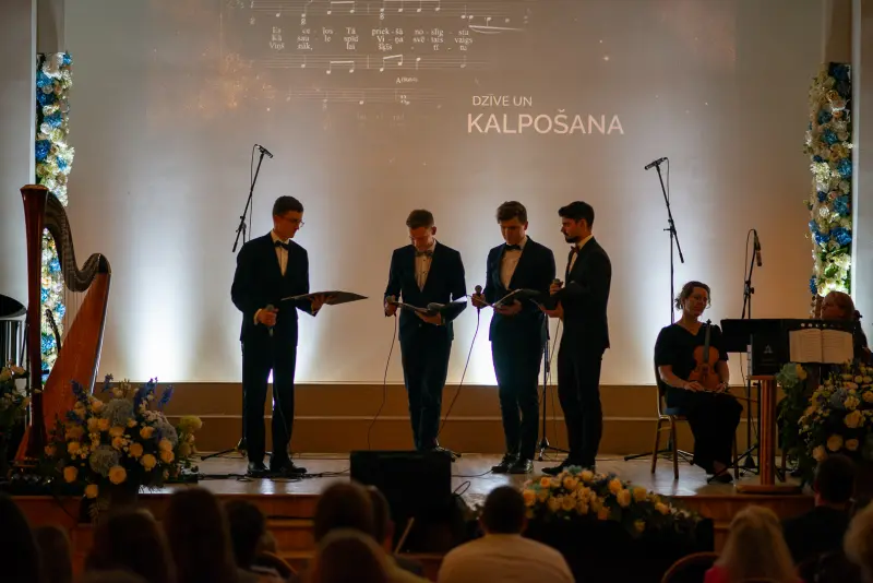 Dziesmu grāmatas atklāšana