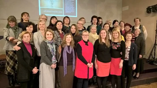 Sievietes turpina izglītoties
